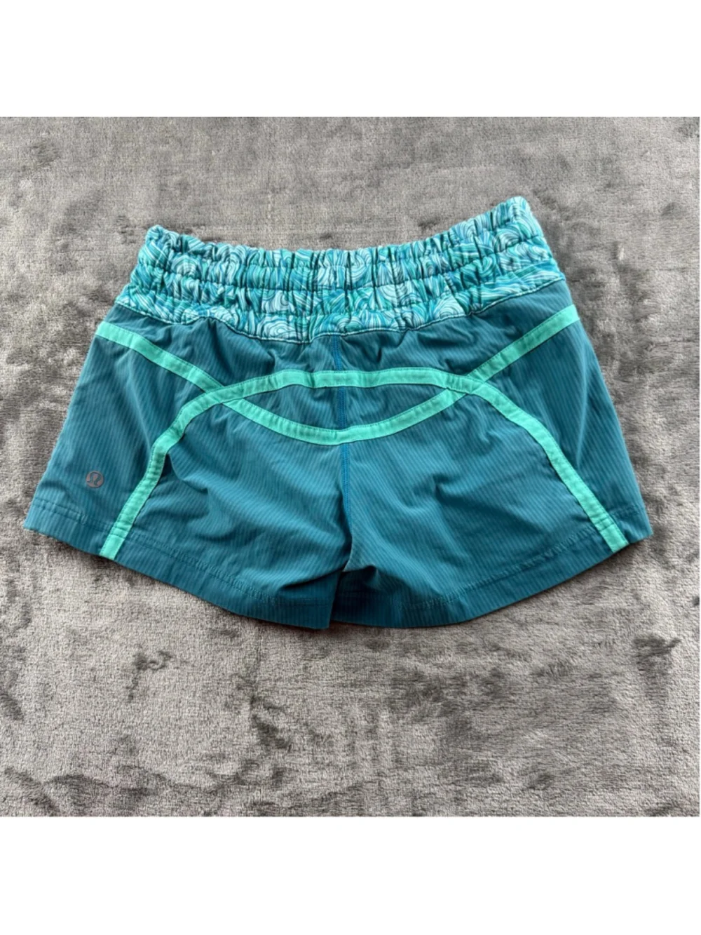 Lululemon Shorts Women’s 2 Lightweight Lined Zip Pocket Running Athleisure Teal - Picture 10 of 10
